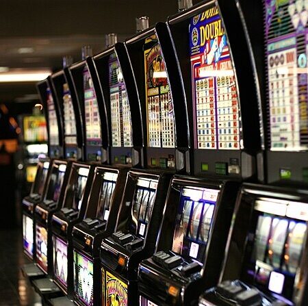 Các nút hay gặp trong Slot Machine: Cách sử dụng và tính năng